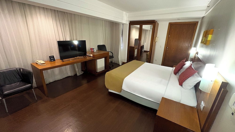 Superior Double Room, 1 King Bed, Mobility Accessible photo 3