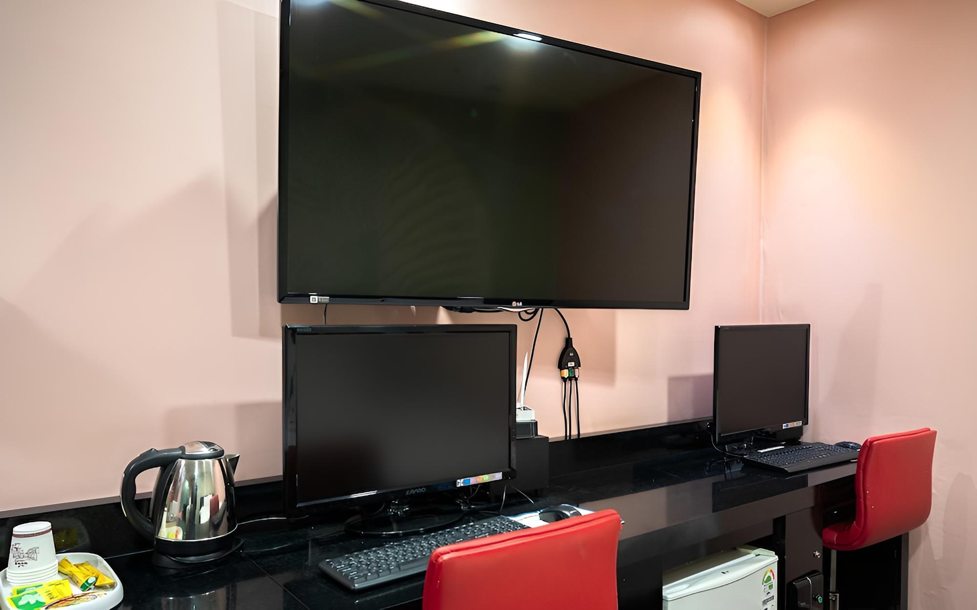 Room (VVIP (Netflix available massage chair) - Photo 3