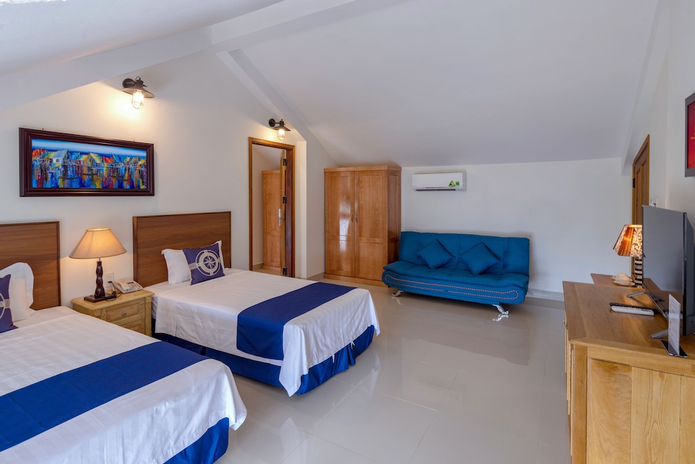 Family Room, 2 Bedrooms