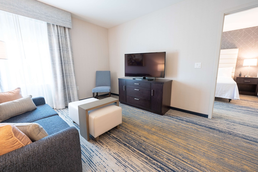 Suite, 1 King Bed, Accessible (Hearing) - Photo 2