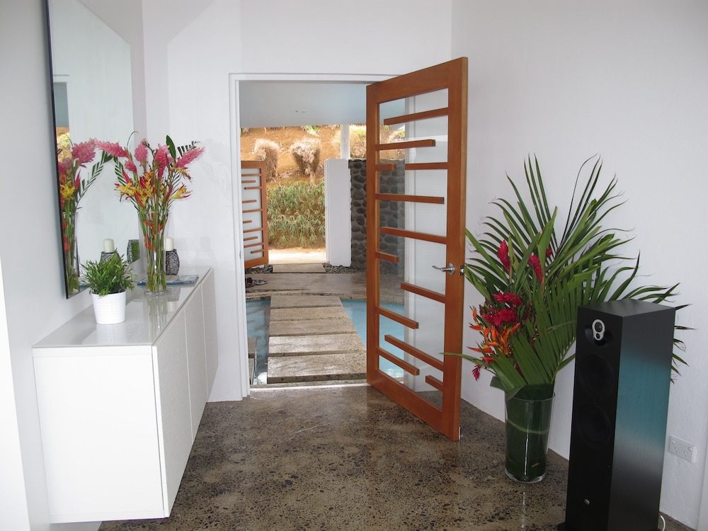 Luxury Villa, 2 Bedrooms, Beachfront photo 2