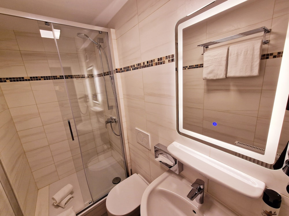 Design Double or Twin Room - Photo 4