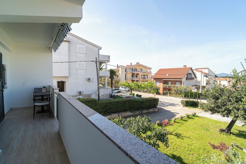 Studio, Balcony, Courtyard View