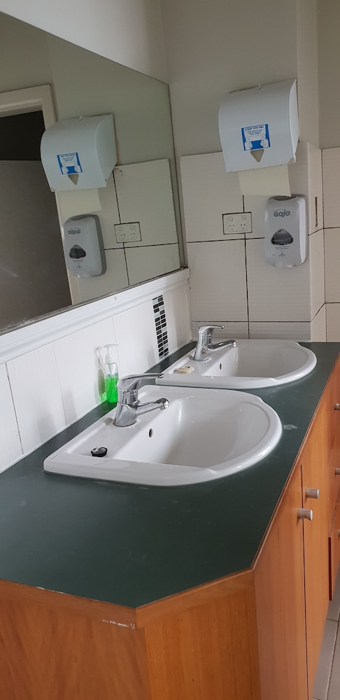 Deluxe Studio, Multiple Beds (4 Pax) photo 2