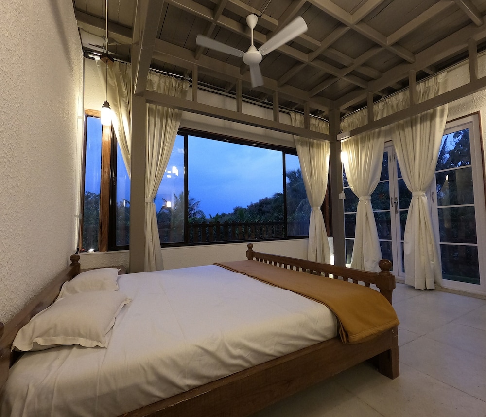 Machan Cabin with Garden View