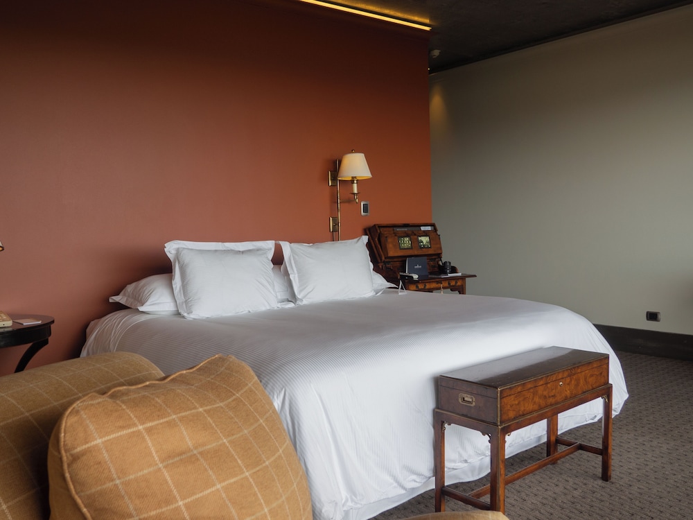 Room, 1 King Bed (The Singular) photo 2