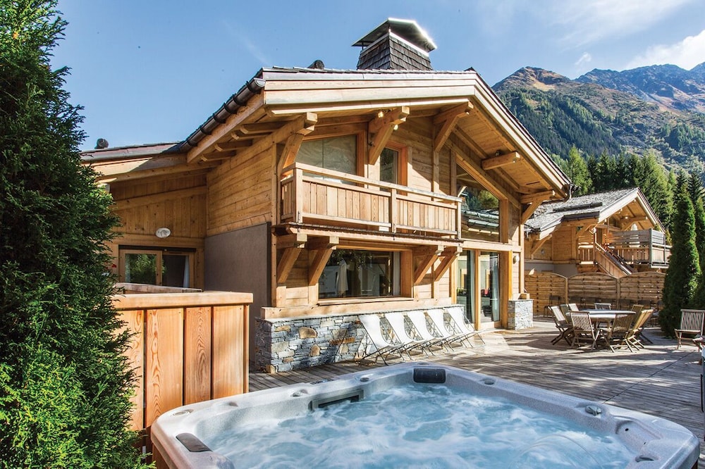 Luxury Chalet, 4 Bedrooms, Mountain View