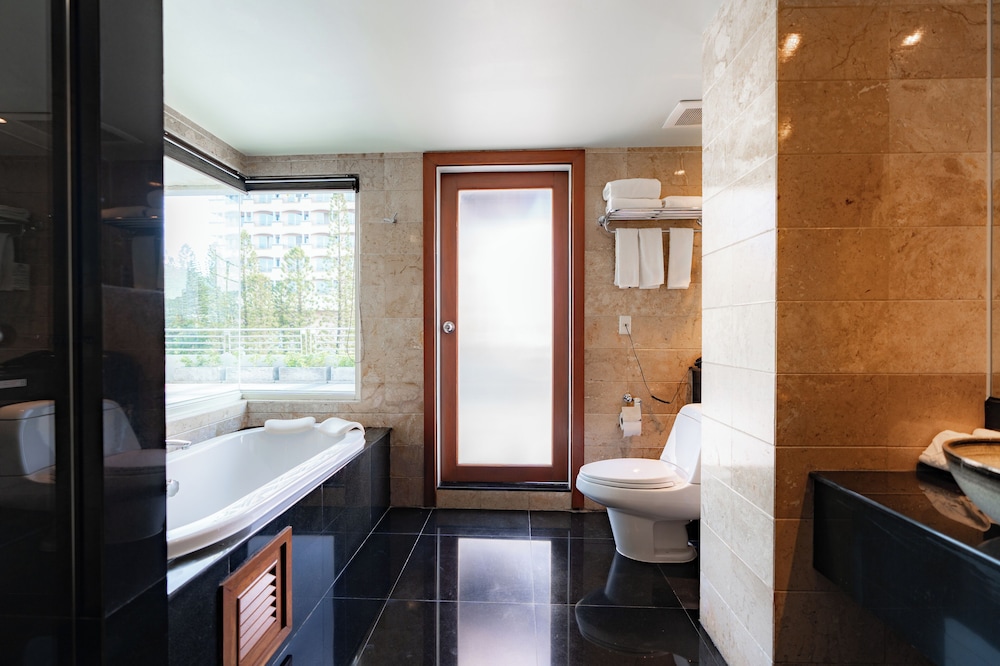 Royal Executive Suite 2 Bedroom - Photo 11