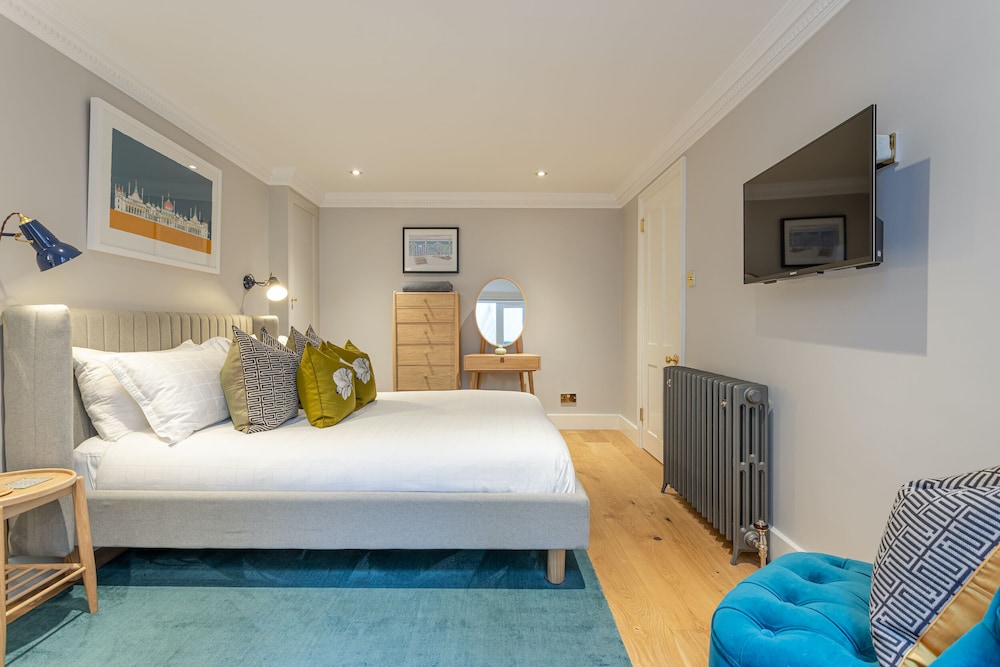 Luxury Apartment, Ensuite, Courtyard View (Beaches Brighton) photo 2