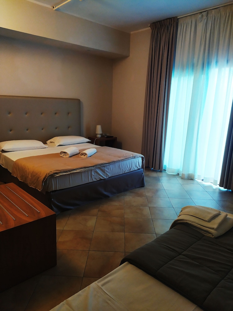 Deluxe Triple Room, Garden View photo 1