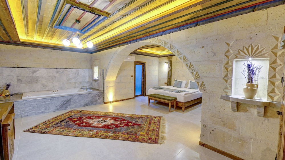 Luxury Suite photo 1