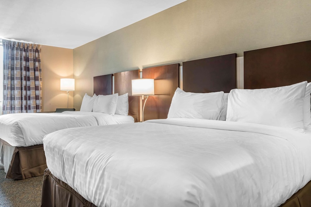 Standard Room, 2 Queen Beds, Non Smoking - Photo 1
