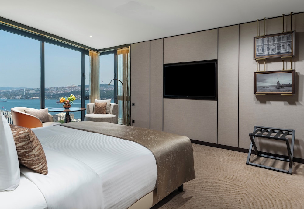 Premium Room, 1 King Bed, Club Lounge Access, Sea View