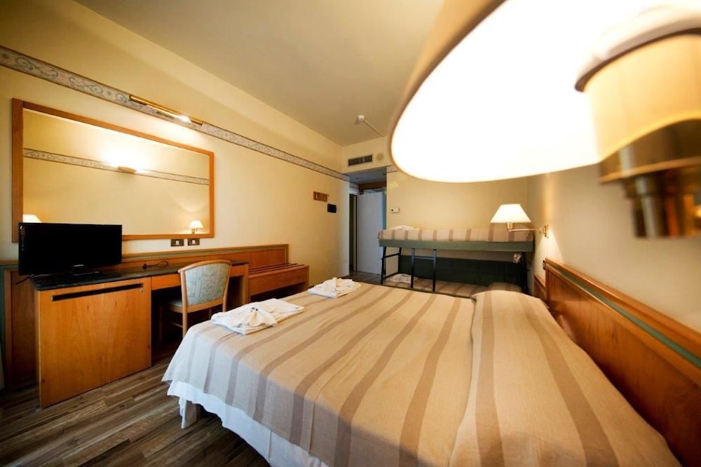 Quadruple Room - Photo 2