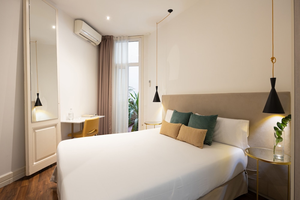 Refugi Double Room, interior courtyard photo 3