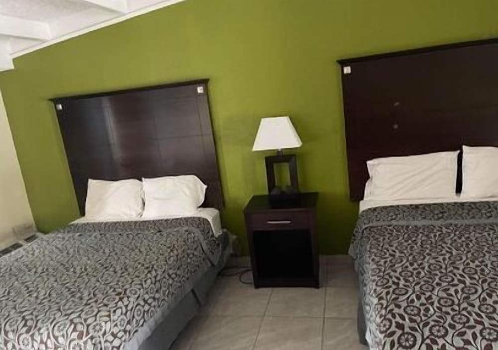 Basic Room, 2 Queen Beds, Smoking photo 1