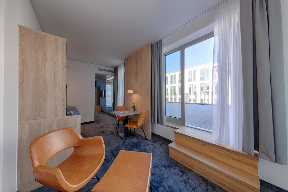 Standard Apartment, 1 King Bed, Kitchenette photo 3