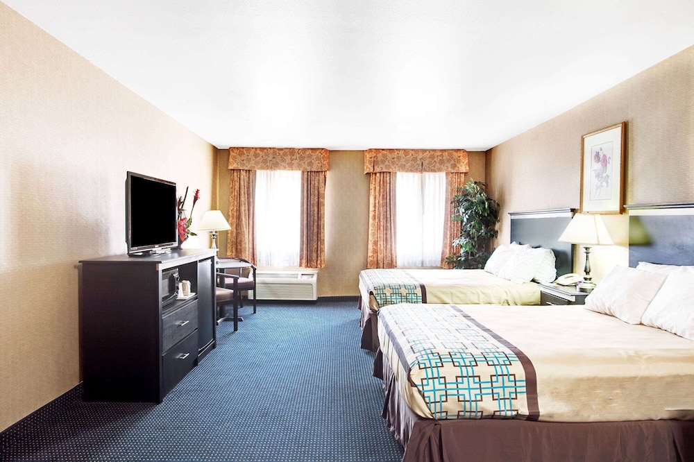 Suite, Multiple Beds, Non Smoking (One Bedroom) - Photo 1