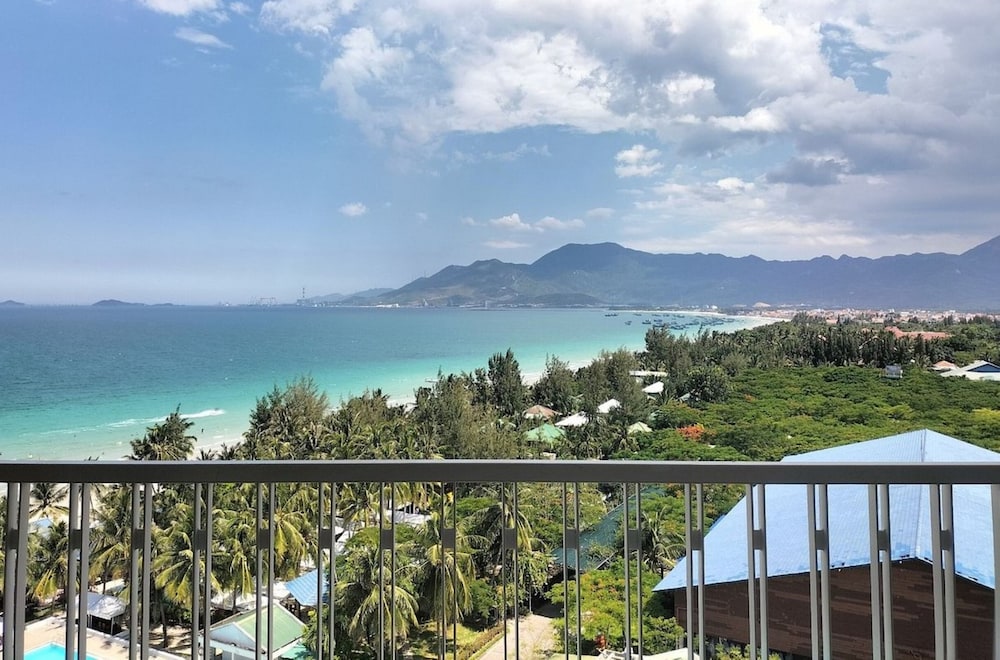 Deluxe Ocean View Twin photo 3
