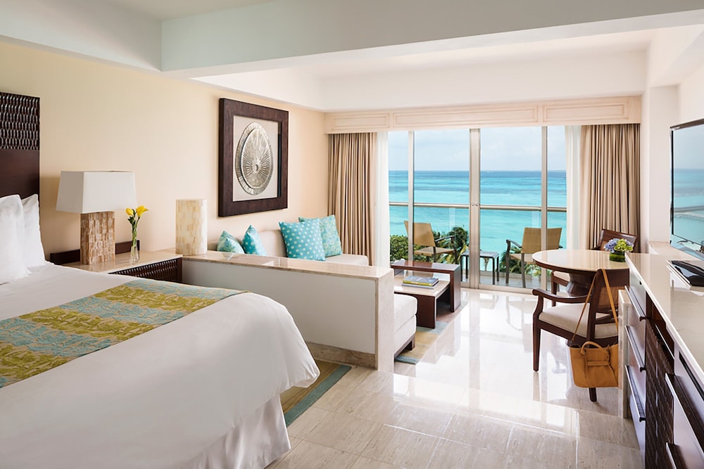 Ocean Front Suite (1 King) - Photo 1