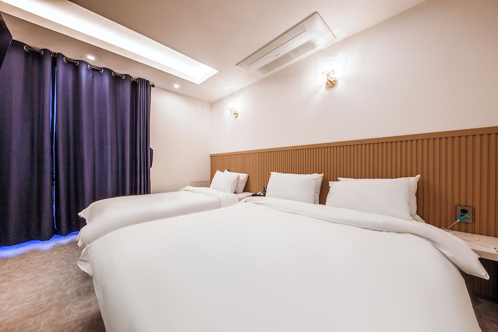 Superior Twin Room, City View photo 3