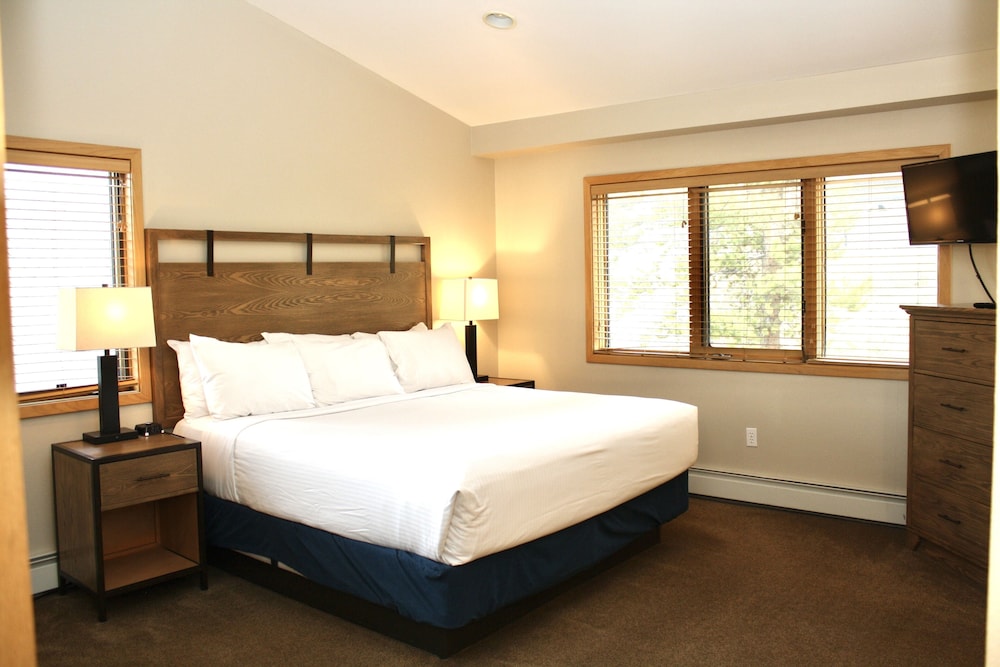 Deluxe Condo, 3 Bedrooms photo 3