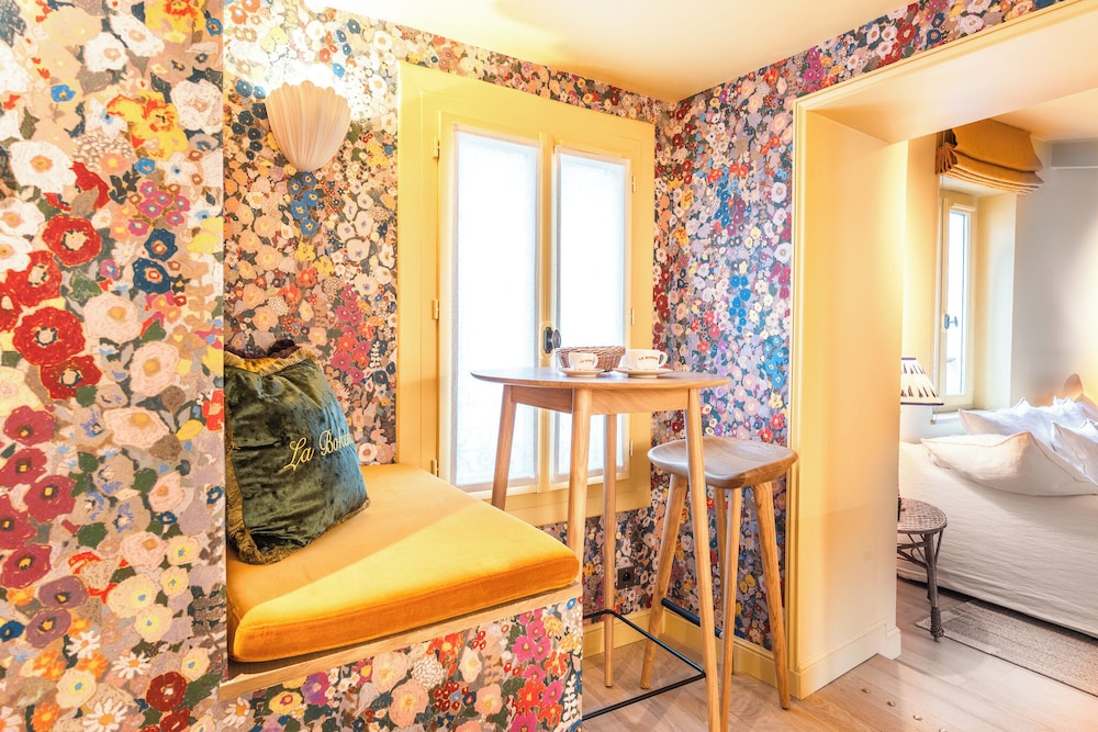 VAN GOGH - One-Bedroom Superior Apartment photo 2