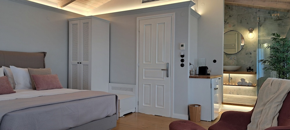Deluxe Suite (Themis)