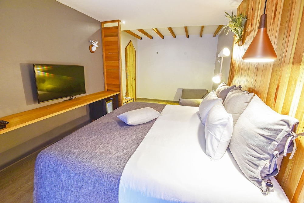 Deluxe Suite With Balcony photo 2