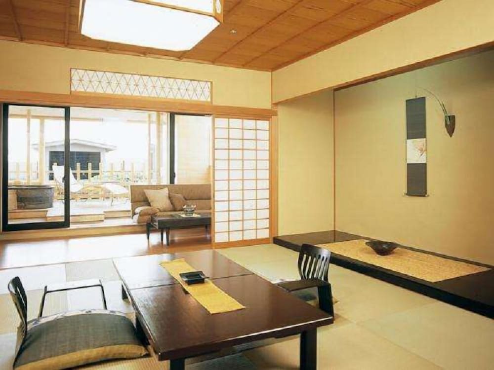 HANAREZA (Japanese-Style Quintuple Room with Open Air Bath) - Photo 1