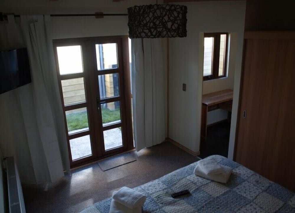 Family Cabin with 1 double bed or 2 single beds photo 1