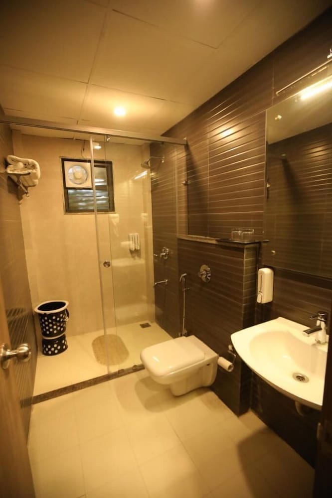 Deluxe Room - Photo 13