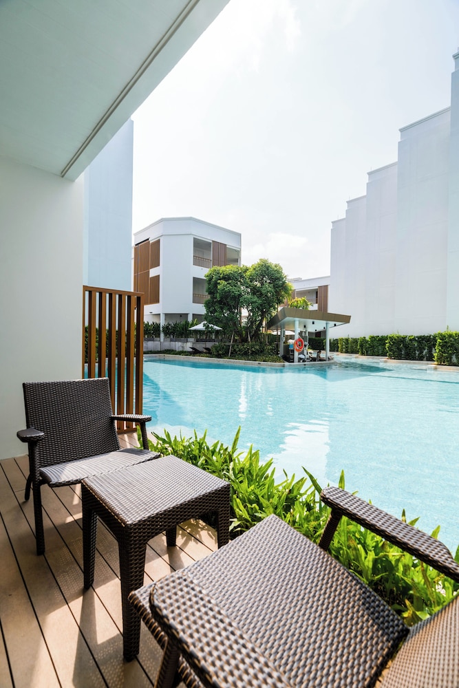 Deluxe Pool Access Room - Photo 4