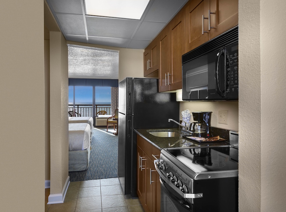 Tower Oceanfront Efficiency, 2 Queen Beds and Balcony photo 2