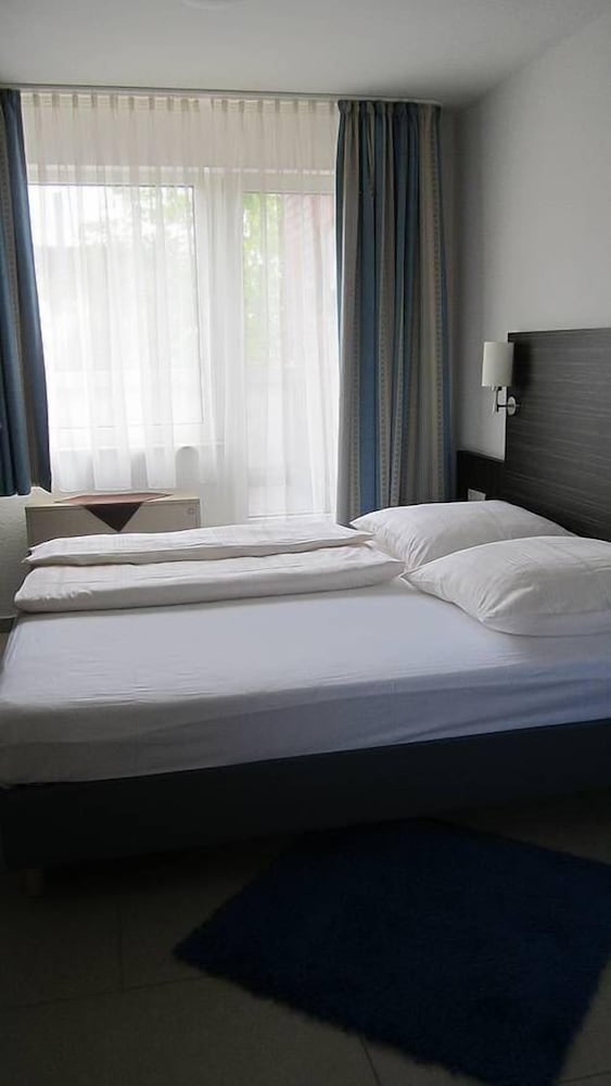 Basic Twin Room photo 1