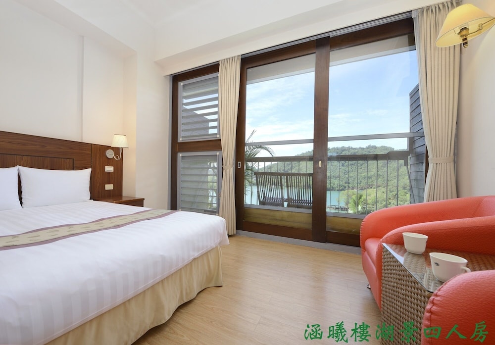 Deluxe Quadruple Room, Lake View photo 3