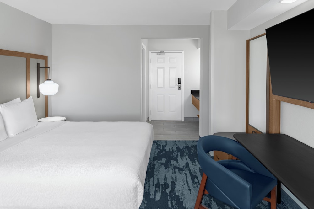 Room, 1 King Bed (Hearing Accessible) - Photo 2