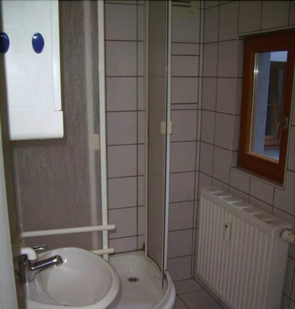Basic Quadruple Room, 2 Bedrooms photo 3