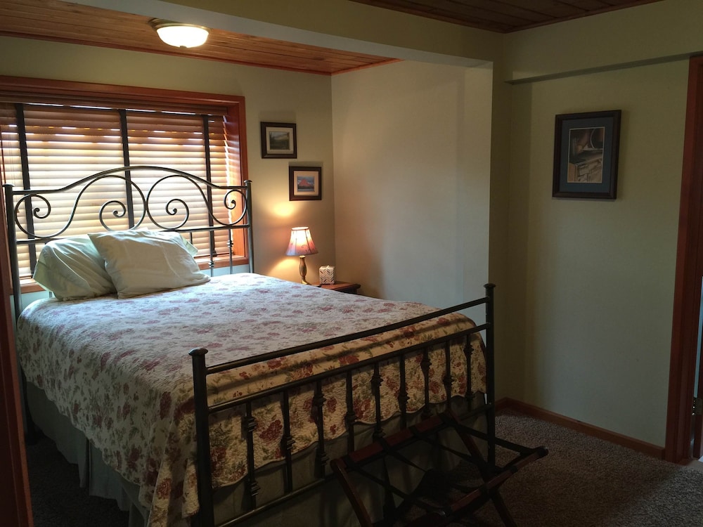 Standard Room, 1 Queen Bed photo 1