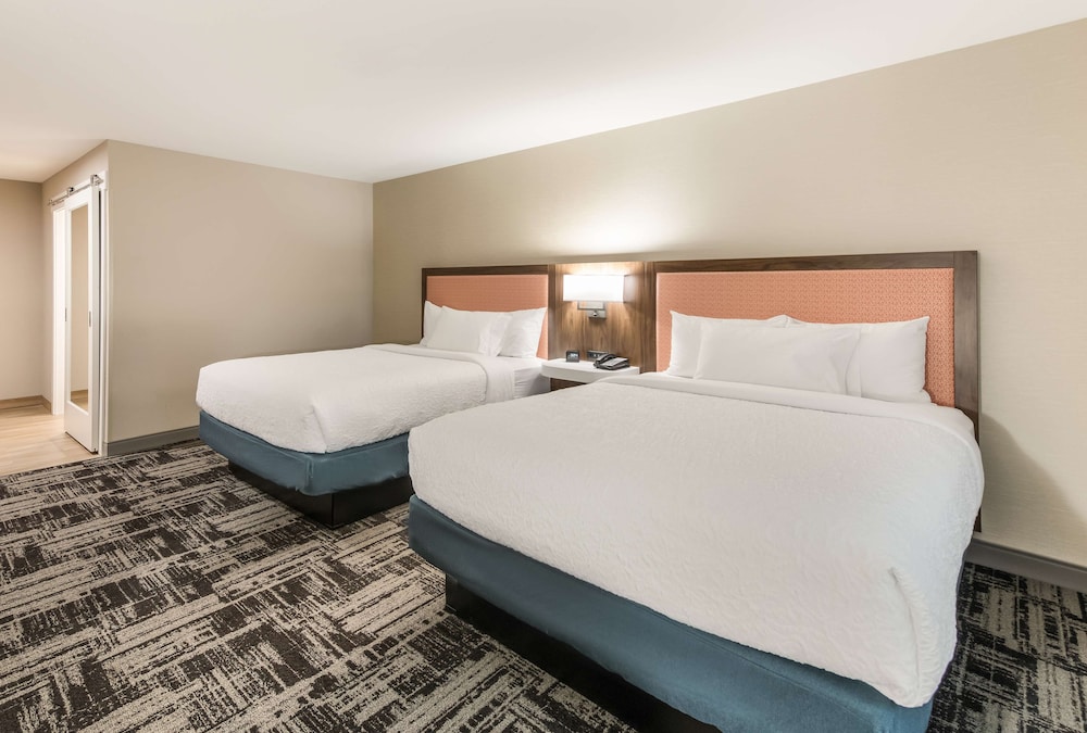 Room, 2 Queen Beds, Accessible, Non Smoking (Hearing) - Photo 4