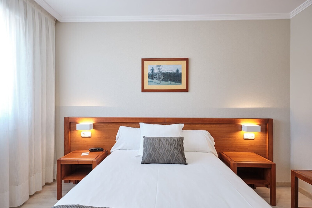 Standard Double Room Single Use, Private Bathroom