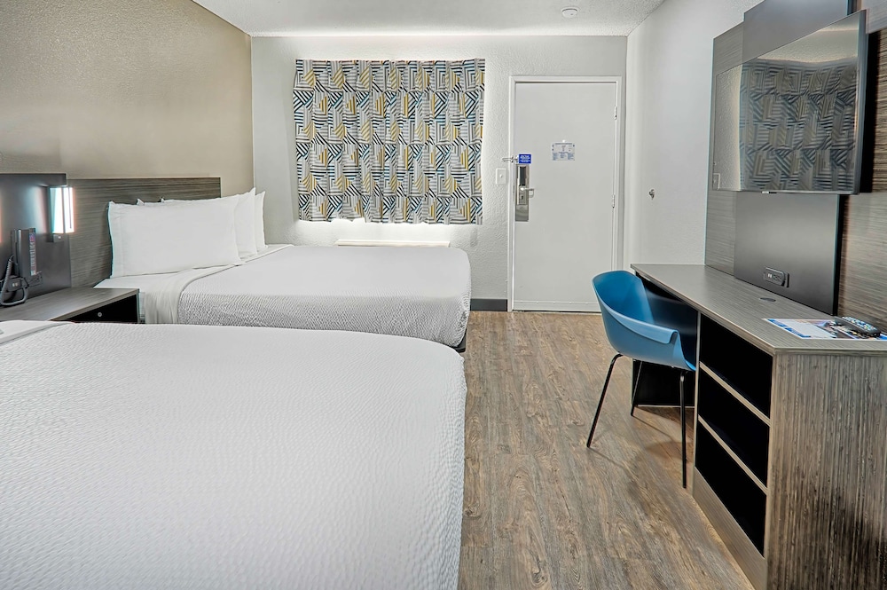 Deluxe Room, 2 Double Beds, Accessible, Non Smoking photo 2