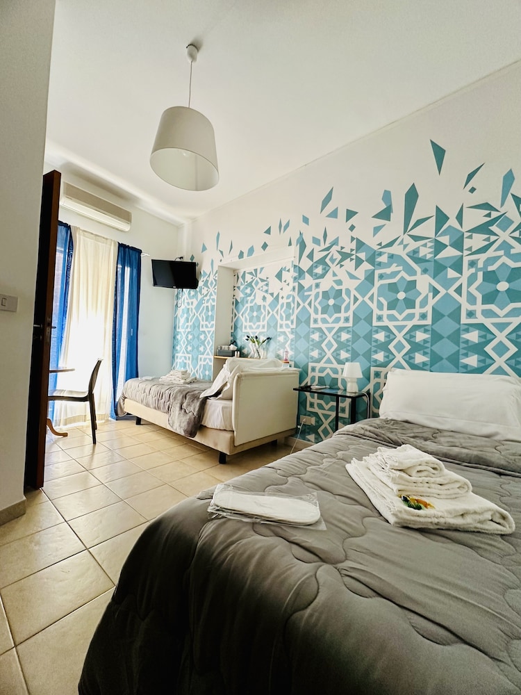 Comfort Twin Room, City View (Carmine) photo 2