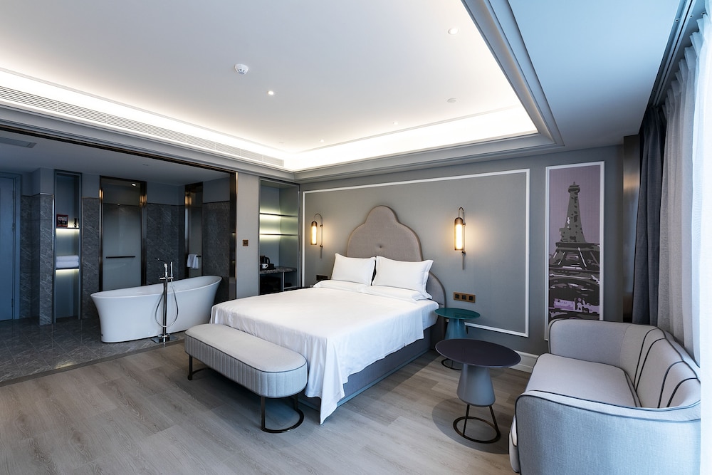 Deluxe Suite, 1 King Bed
