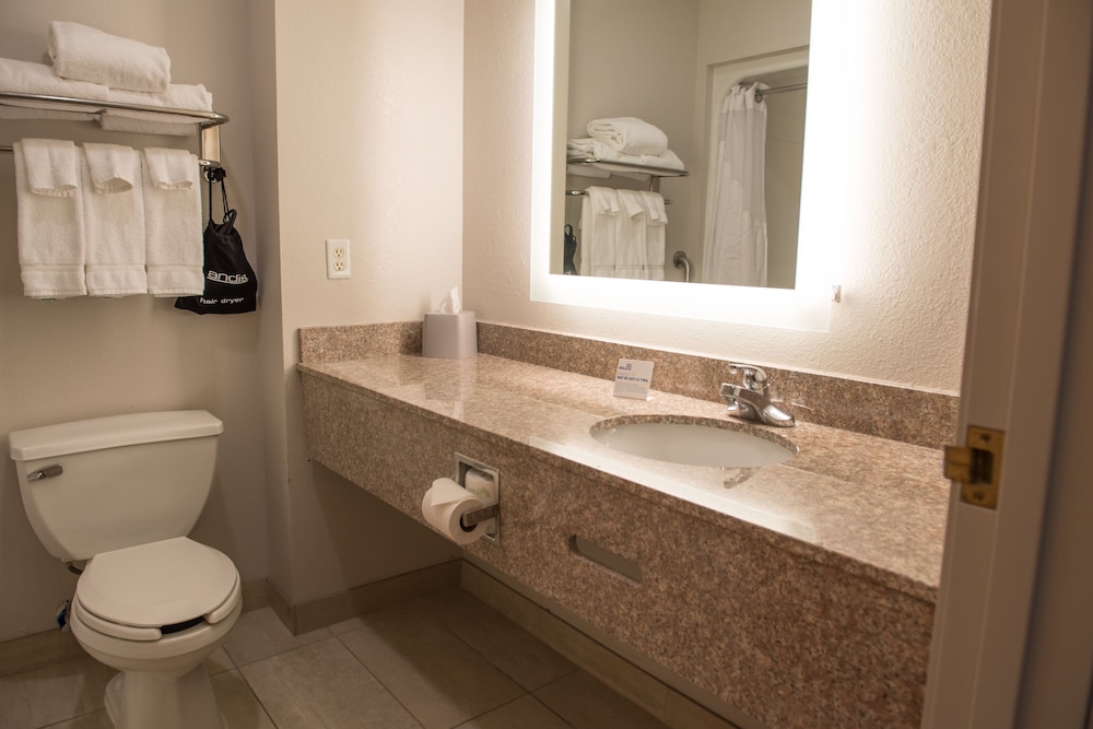 Suite, 2 Queen Beds - Photo 6