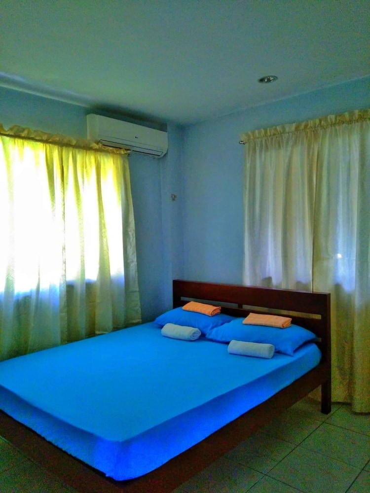 Basic Double Room, Shared Bathroom photo 1