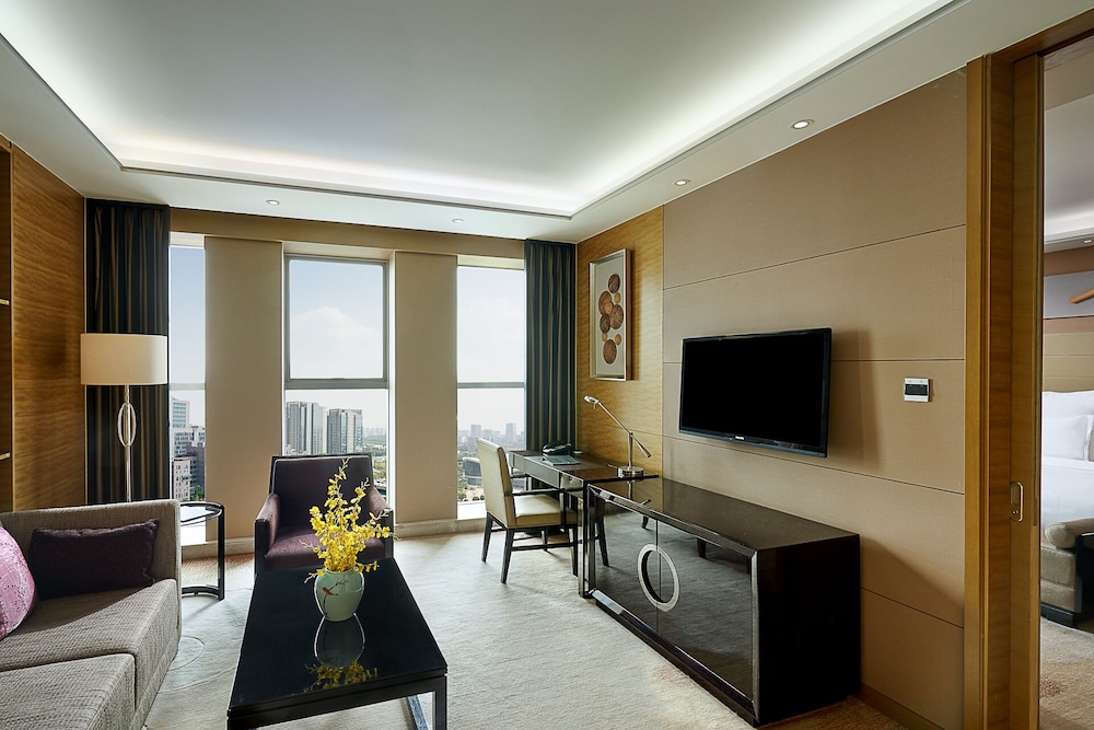 Superior Suite, 1 King Bed photo 3
