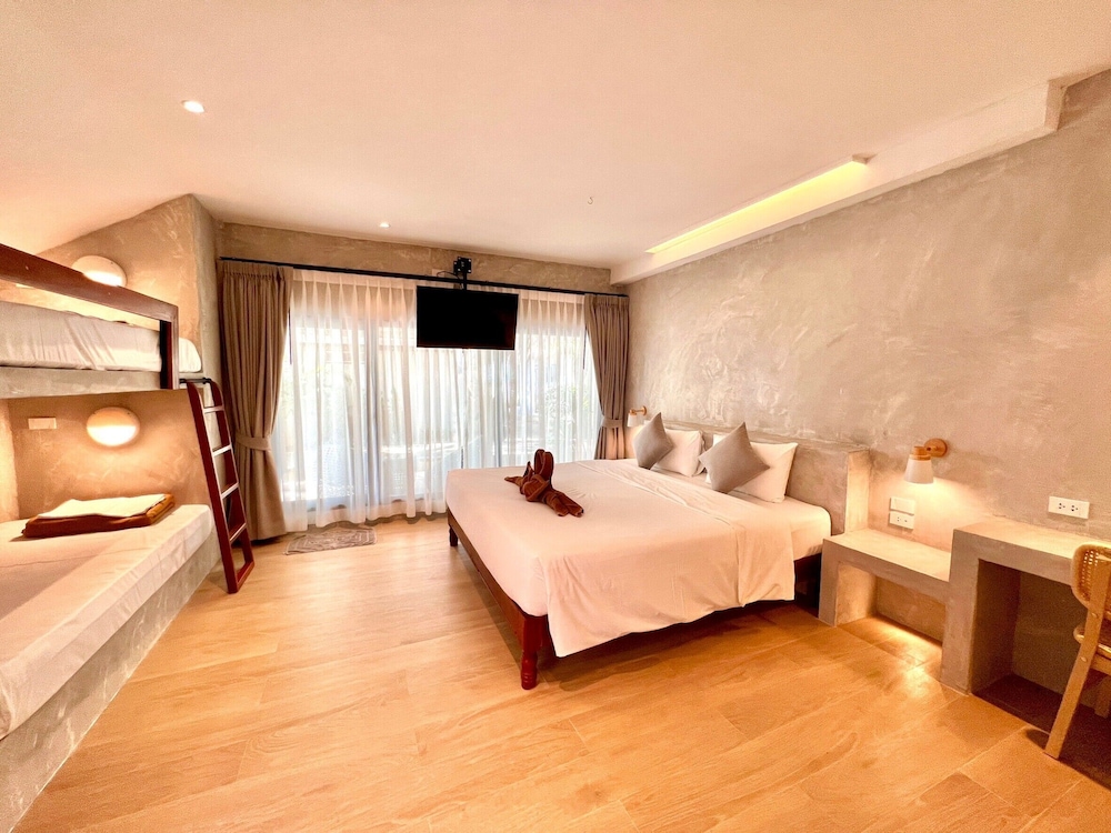 Superior Family Bungalow - Photo 1
