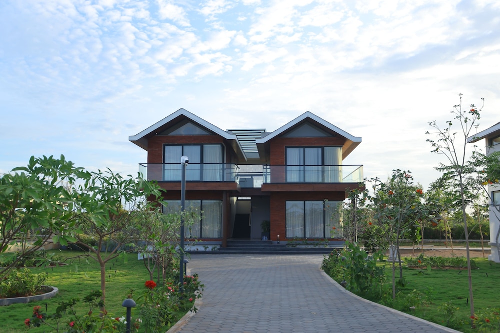 Premium Villa, 1 King Bed, Garden View photo 1