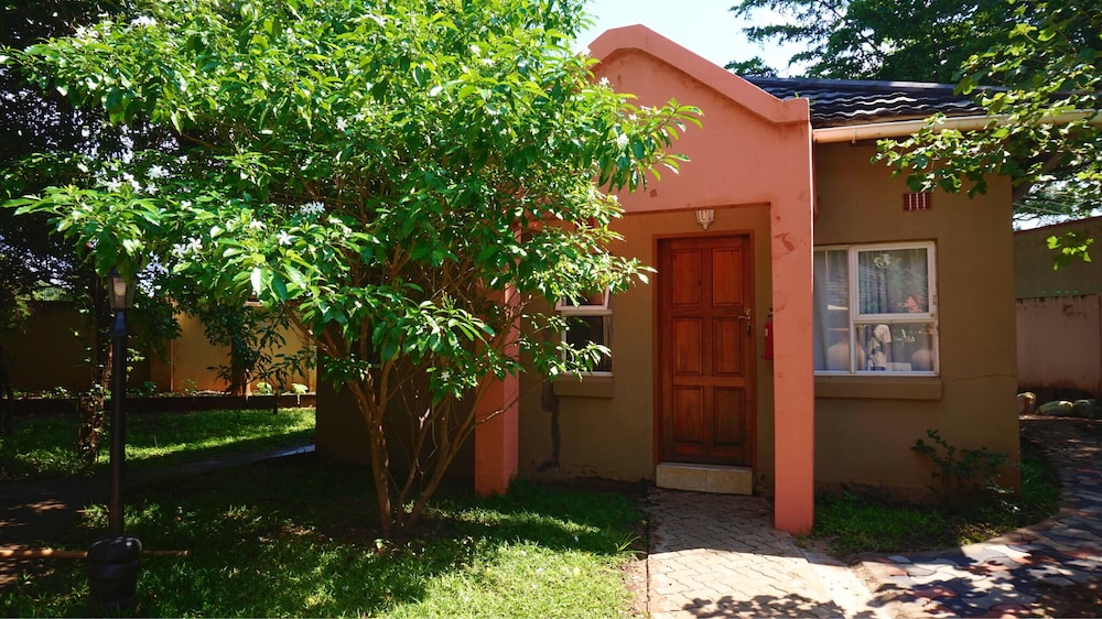 Family House, 2 Bedrooms, Pool View photo 3